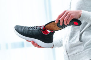 Sneakers uomo sales pianta larga